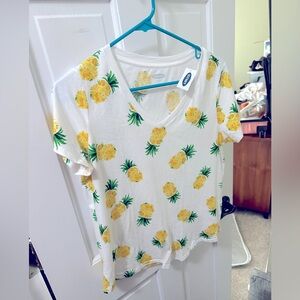 NWT Old Navy pineapple v-neck tshirt